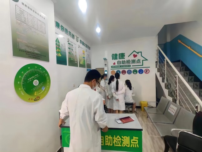 ����С��